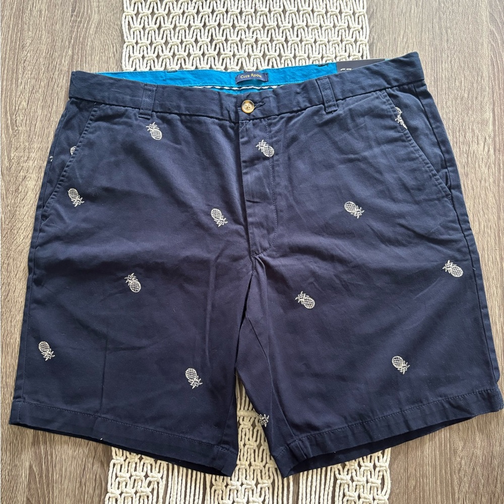 NEW Club Room pineapple flat front shorts